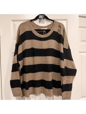 #97 NO COMMENT PLUS Sz. 1X Distressed Sweater NWT